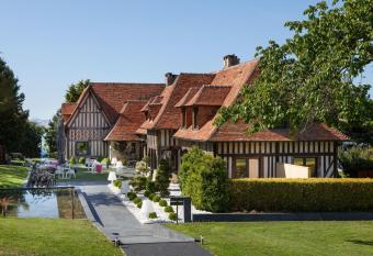 La Chaumi  re allows 18 year olds to book a room