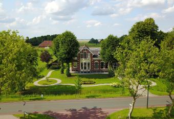 Moushouk Bed and Breakfast has Balcony rooms