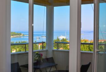 3 bedrooms family apartment A&M Milicic Cavtat allows 18 year olds to book a room