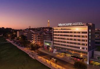 Mercure Lisboa Almada allows 18 year olds to book a room