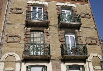 Simple Asile has Balcony rooms