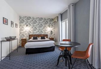 H  tel Majestic allows 18 year olds to book a room