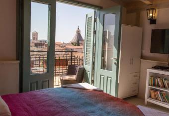 Michel House has Balcony rooms