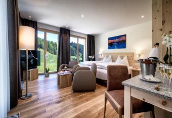 Golf- & Sporthotel Hof Maran has Balcony rooms