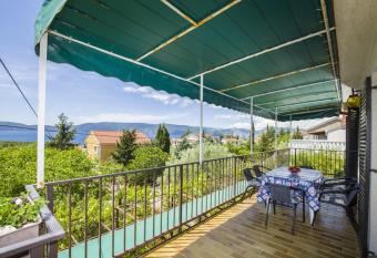 Apartment Vili has Balcony rooms