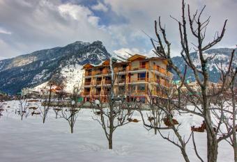 Hotel Mountain face by Snow City Hotels allows 18 year olds to book a room