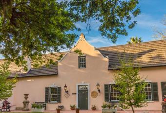 De Leeuwenhof Estate has Balcony rooms
