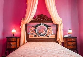 Ilion Hotel has rooms with a private hot tub