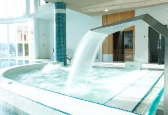 HOTEL & APARTAMENTS THALASSA Sport & Spa allows 18 year olds to book a room