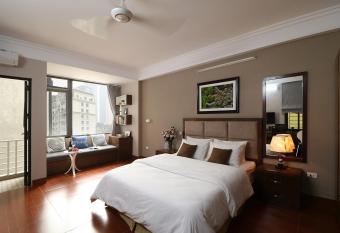 ISTAY Hotel Apartment 1 allows 18 year olds to book a room