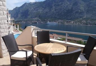 Apartment Fjord Waterfront has Balcony rooms