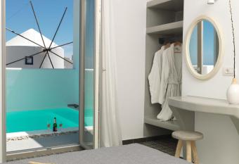 Drops Villas has rooms with a private hot tub