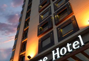 Park Lane Hotel Lahore allows 18 year olds to book a room