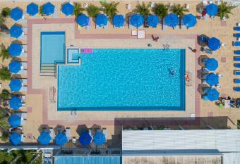 Tropical Sol has Balcony rooms