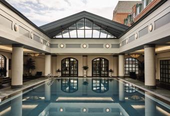 The Charleston Place has Balcony rooms