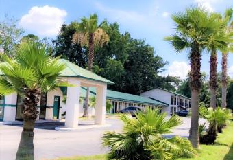 Relax Inn Savannah has Smoking rooms