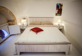 House Ortigia allows 18 year olds to book a room