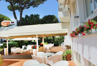 Hotel Manuela allows 18 year olds to book a room