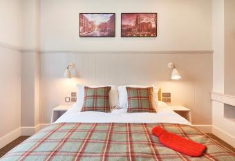 Saint Pauls House allows 18 year olds to book a room