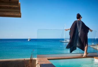 Kosmoplaz Beach Hotel allows 18 year olds to book a room