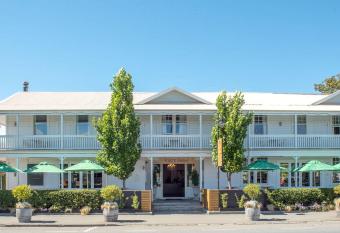 The White Swan Hotel has Balcony rooms