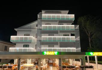 Hotel Oasi has Balcony rooms