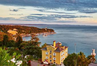 Hotel Riviera & Maximilian s has Balcony rooms