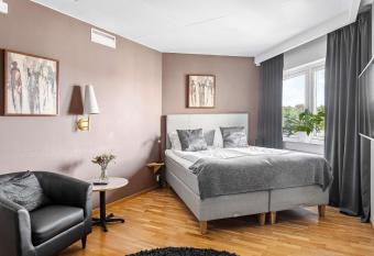 Sure Hotel by Best Western Dahls allows 18 year olds to book a room