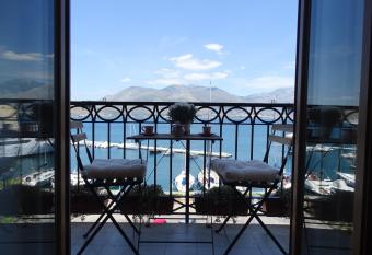 Casa di Fiore has Smoking/Balcony rooms