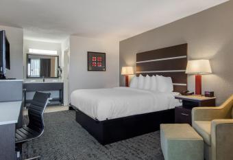 Clarion Inn Macon has Smoking rooms