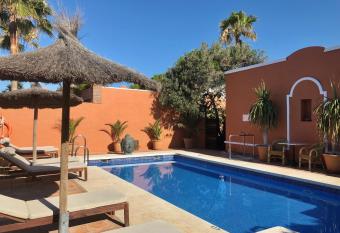 Hotel Madreselva allows 18 year olds to book a room