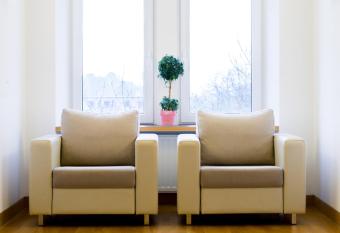 Hotel-R  sidence Am Klouschter allows 18 year olds to book a room