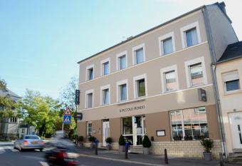 Il Piccolo Mondo allows 18 year olds to book a room