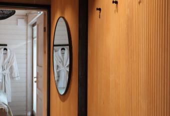 Bridget Inn has rooms with a private hot tub