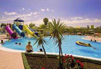 Caleta Dorada allows 18 year olds to book a room