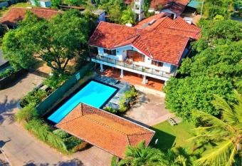 Emel Boutique has Balcony rooms