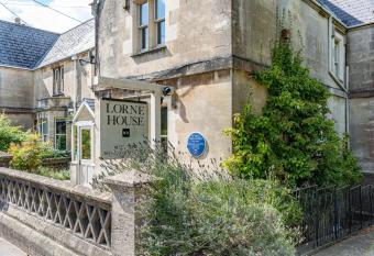 Lorne House Bed & Breakfast has Balcony rooms