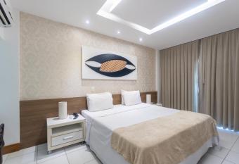 Hotel Paradiso del Sol has rooms with a private hot tub