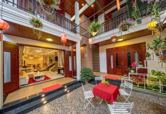 Nu Ni Homestay allows 18 year olds to book a room