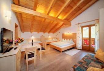 Gasthof Trausberg has Balcony rooms