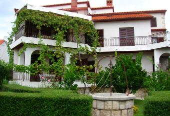 P&Z Apartments has Smoking/Balcony rooms