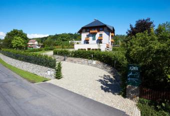 Pension Je  n  k has Balcony rooms