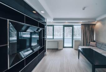 Hotel Murowanica has rooms with a private hot tub