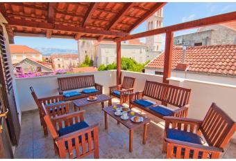 Villa Mia Casa allows 18 year olds to book a room