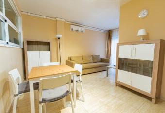 Apartaments Costamar allows 18 year olds to book a room