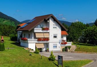 Guesthouse Franjkovic has Balcony rooms