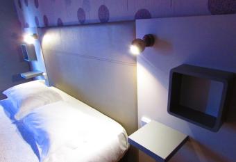 ATCam  es has Balcony rooms