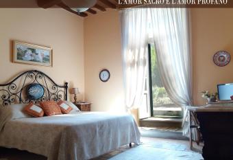 Vescovado 7 has Balcony rooms