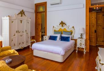 Allegra 508 has Balcony rooms