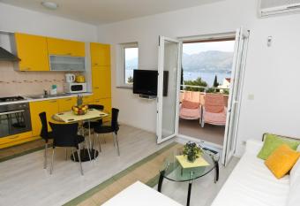 Apartments Villa Ana has Balcony rooms